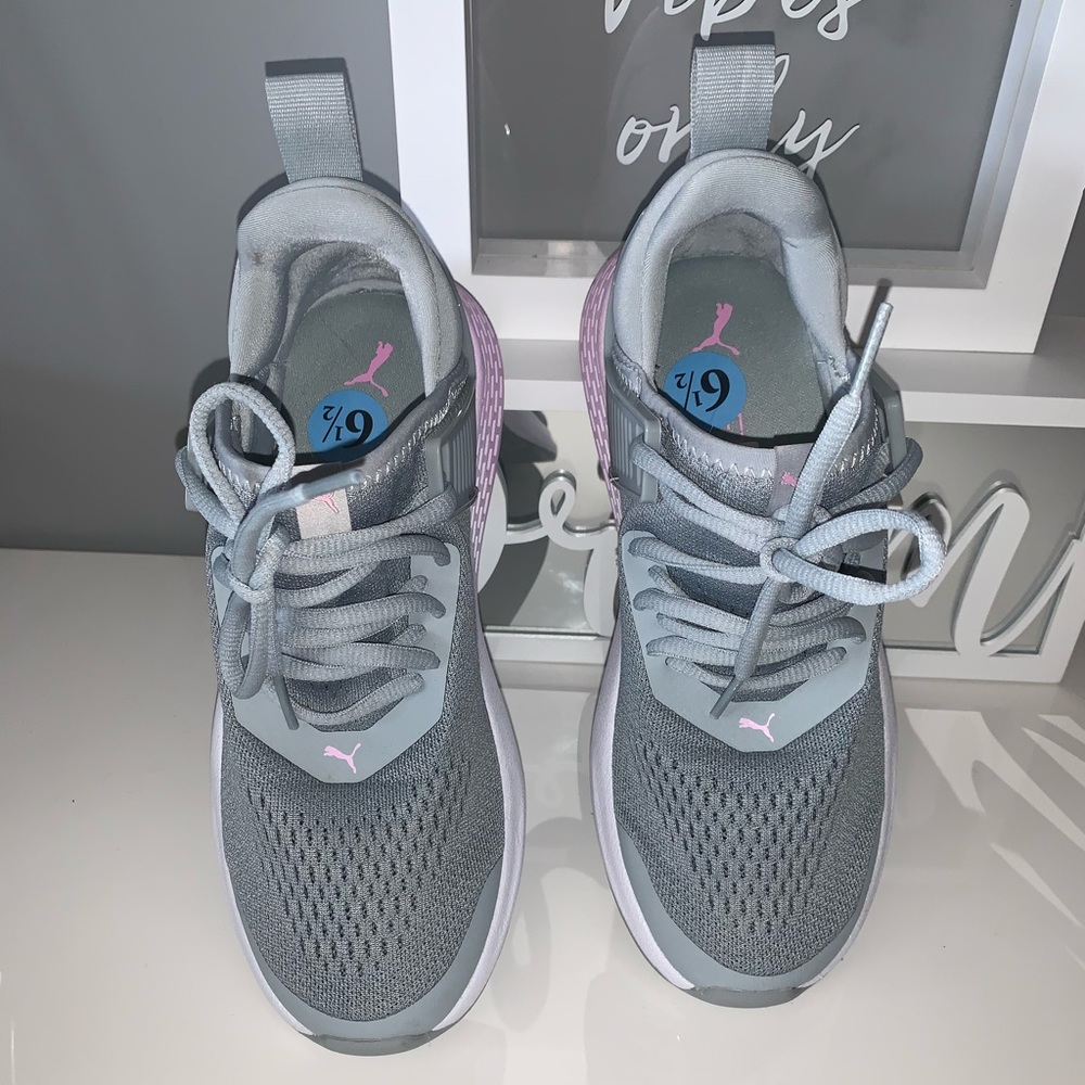 Like New! Insurge ENG Puma sneakers - Picture 4 of 8